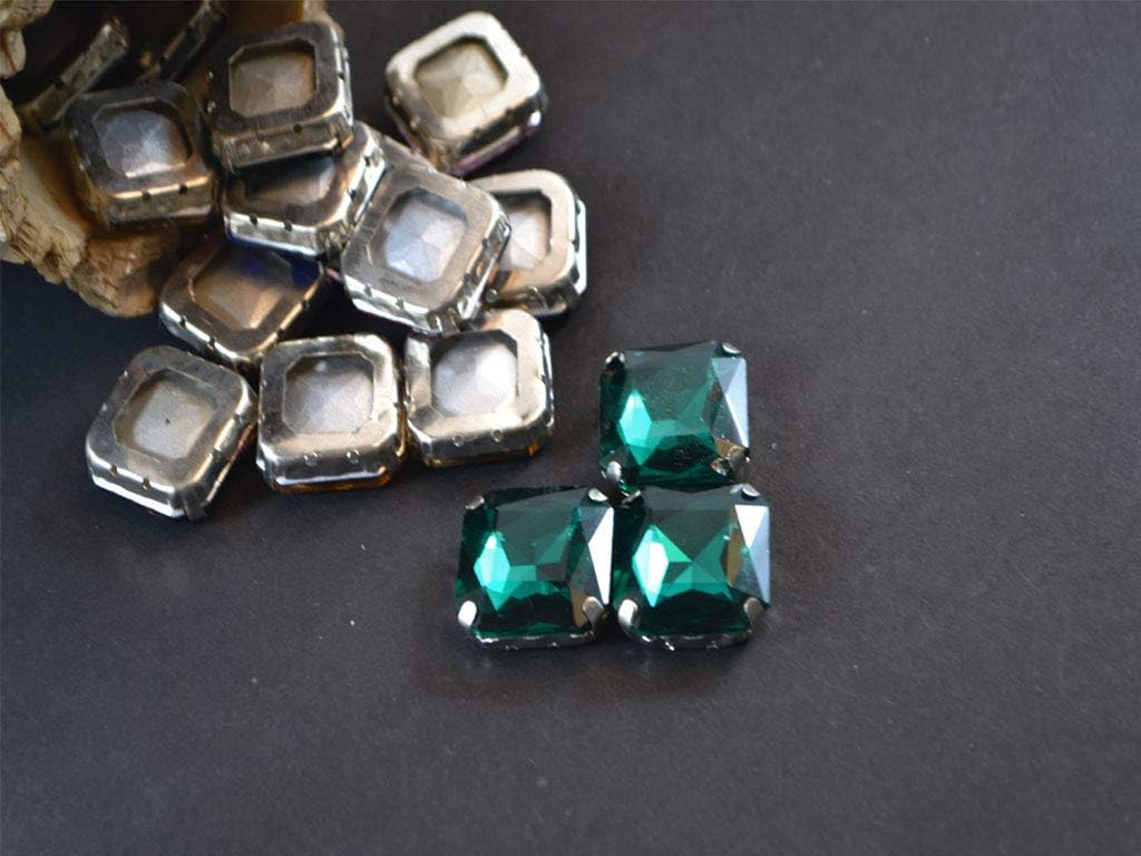 The Design Cart Red Square Glass Stones with Catcher (2 cm) (10 Pieces) - for Sewing, Embroidery, Jewellery Making, Art and Craft