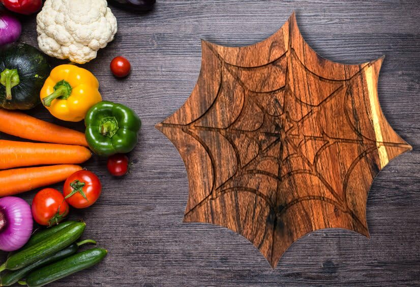 Tabla de cortar de madera en forma de red de araña para Halloween, diseño gótico, tabla para charcutería y servir miniatura 4