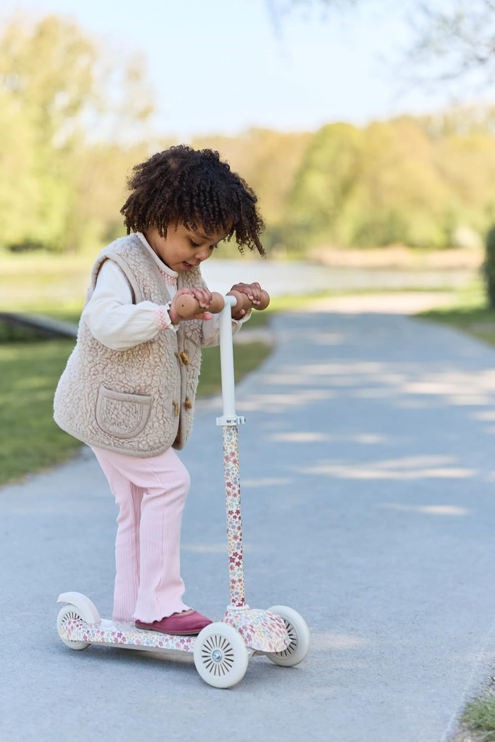 Little Dutch Kinder Scooter - Stabiler Roller - Höhenverstellbarer Cityroller - Sportlicher Kinderroller - Tretroller mit 3 Rädern - für Mädchen von 3-5 Jahre - bis zu 50 kg - Sunny Flower - weiß