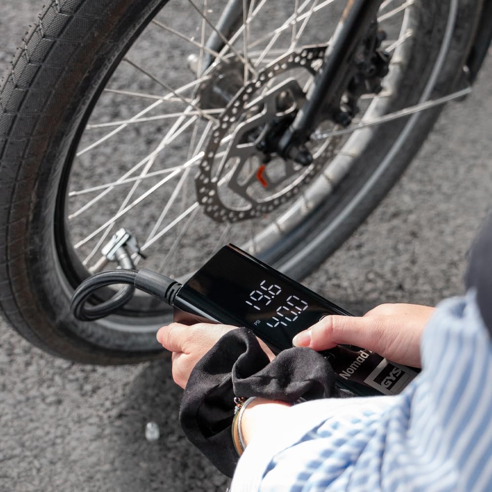 GYS, Nomad AIR, compresseur portatif Ultra-Compact, 10 Bars, 3 en 1 : Compresseur + Power Bank + Lampe pour Ballon, vélo, Moto, Voiture