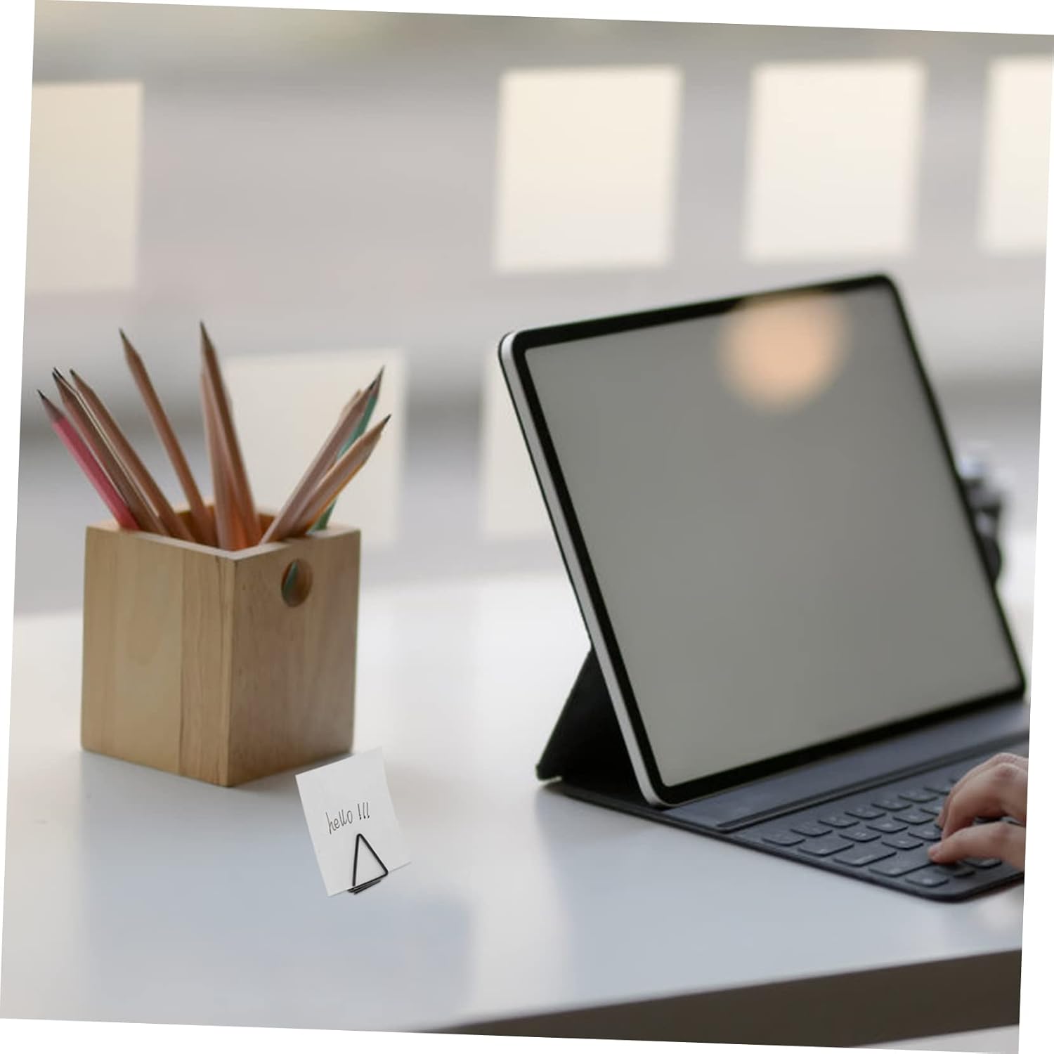 TEHAUX 90pcs Paper Clips Triangle Clip Wedding Decor Photo Holders for Tables