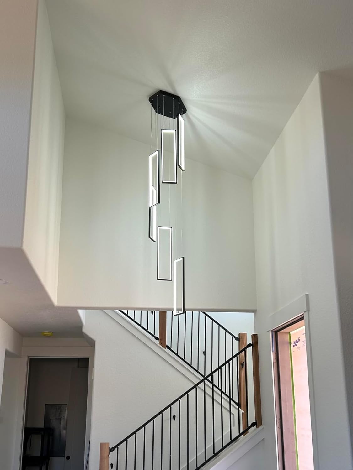 CHYING Black Modern LED Staircase Chandelier, 96W 6000K Cool White Long Chandelier for High Ceilings, Hanging Adjustable Pendant Light for Foyer Entryway Living Room