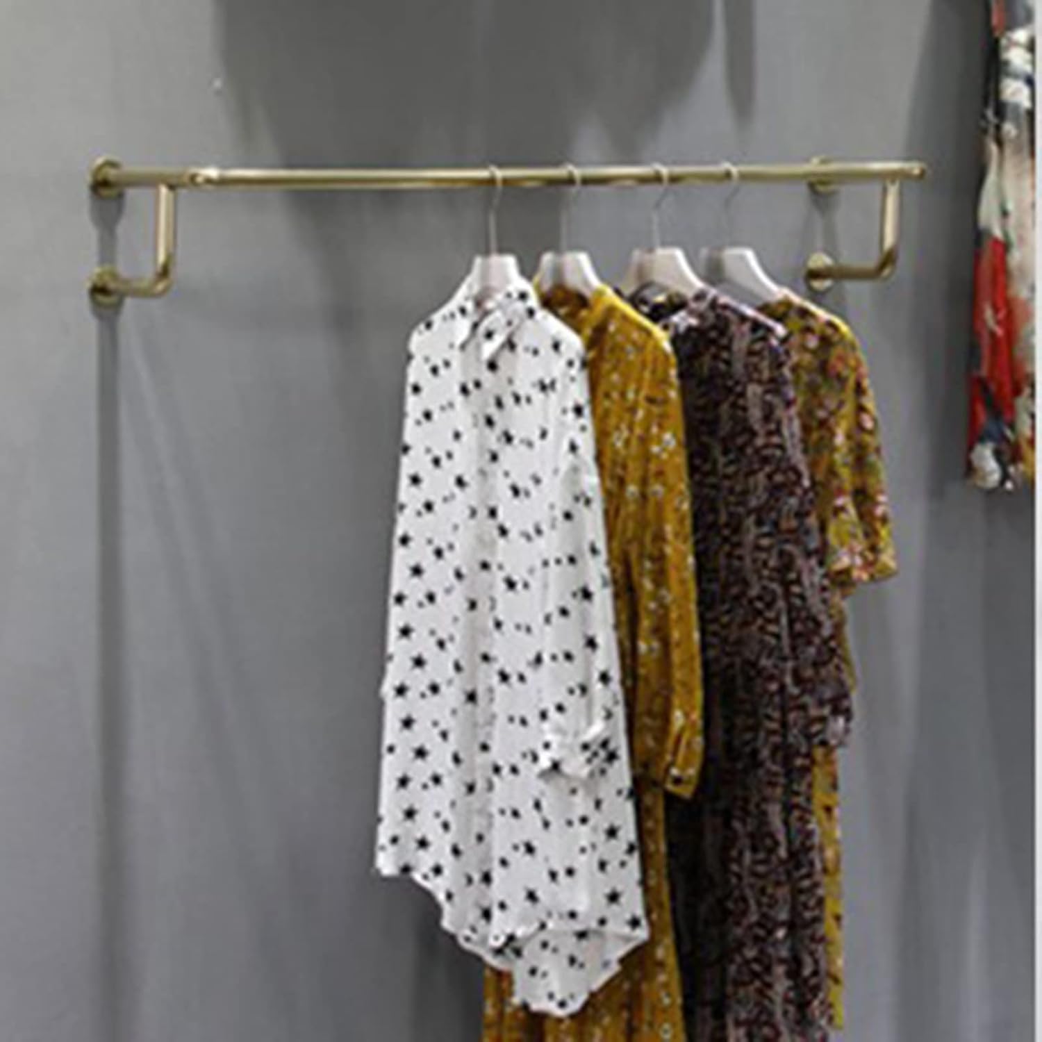 工業用パイプ衣類ラック - クローゼットやバスルーム用のモダンな壁掛け式衣類ディスプレイスタンド、ブティック収納用の多目的タオルラッ