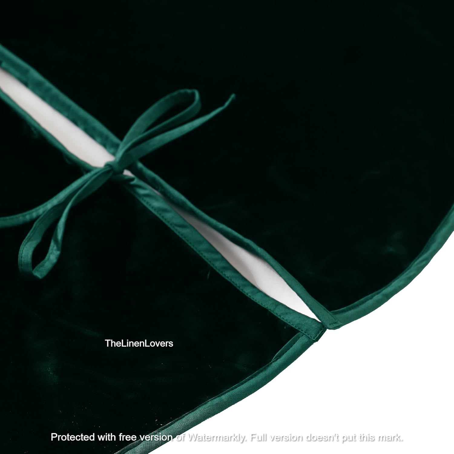 Labhanshi Christmas Tree Skirt, 48 Inch Velvet Tree Skirt, Boho Xmas Tree Mat for Holiday Farmhouse Decorations Rustic Luxury Tree Skirt, Emerald Green Tree Skirt