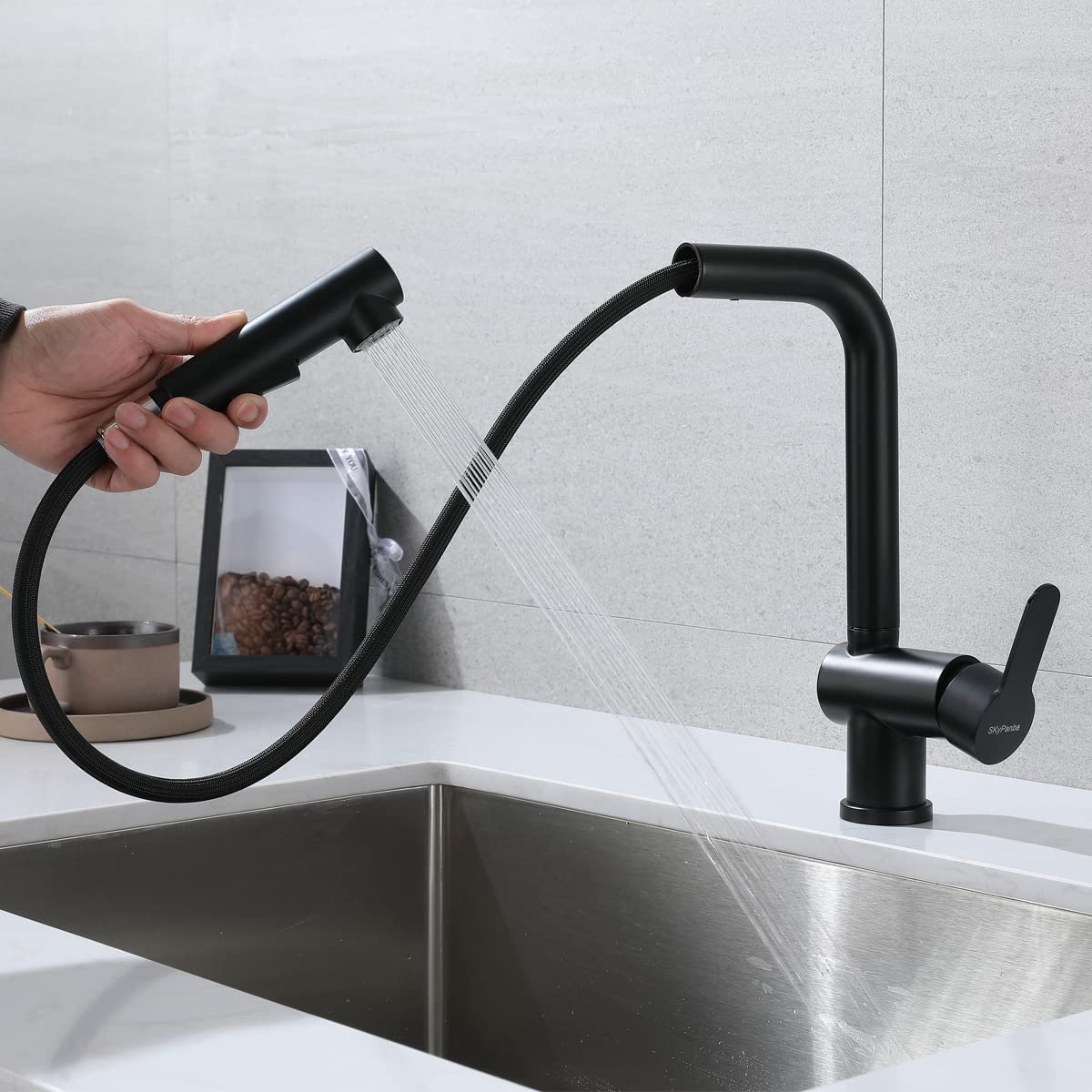SkyPanda - Rubinetto da cucina con rubinetto mobile, doccetta con 2 modalità di spruzzo, girevole a 360° con miscelatore spruzzatore estraibile, in acciaio inox SUS304, colore nero opaco