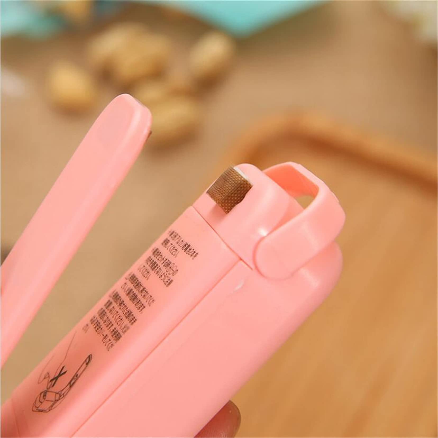 Mini Bag Sealer Portable Handheld Bag Resealer Vacuum Sealer Saver Machine Kitchen Gadget For Plastic Bags Storage Food Snack Cookies Fresh (Red)