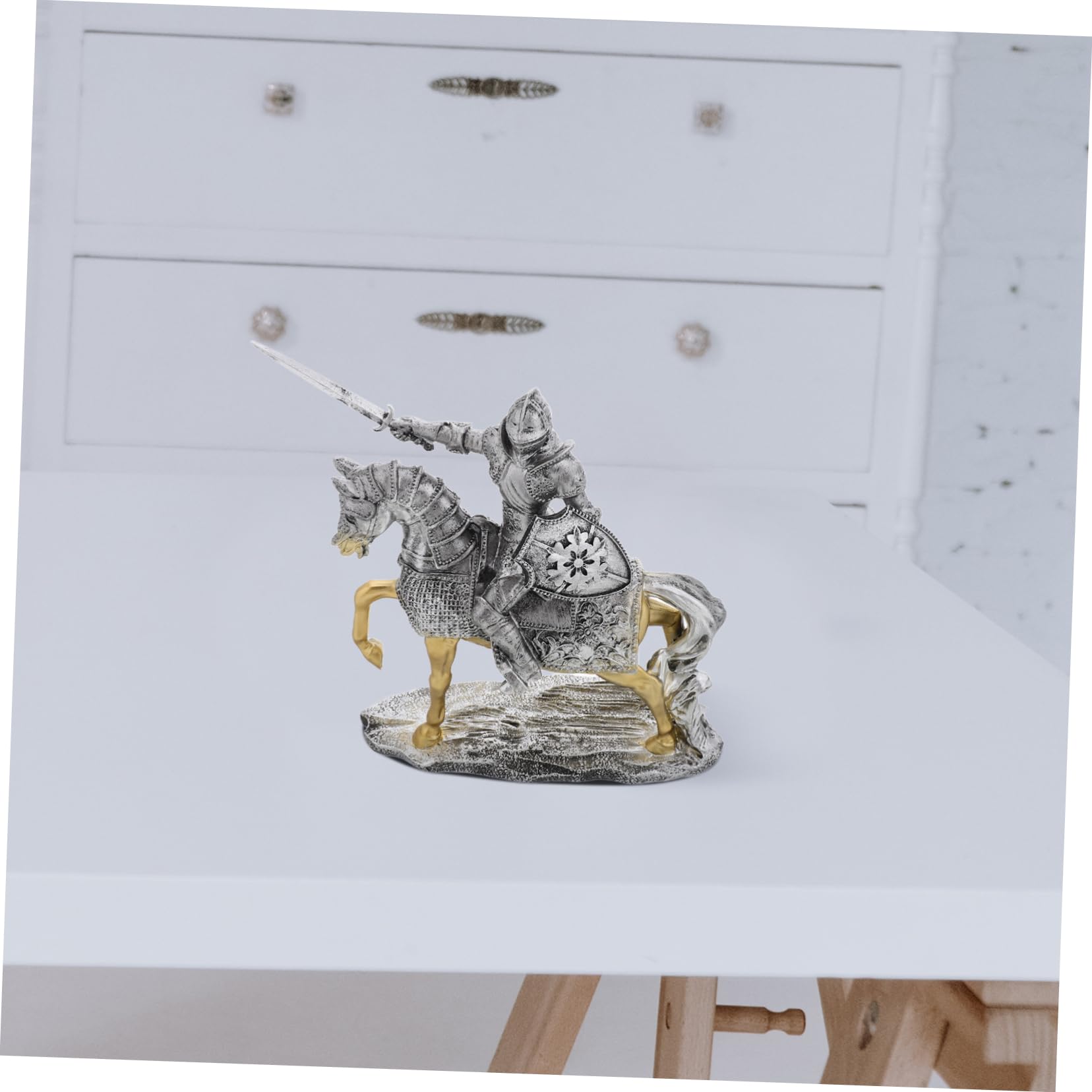 KOMBIUDA Vintage Guard Statue aus Kunstharz in Silber, Detailreich | Tischdeko, Büro und Wohnzimmer, Mittelalterliche Miniatur mit Retro Elegantem Look