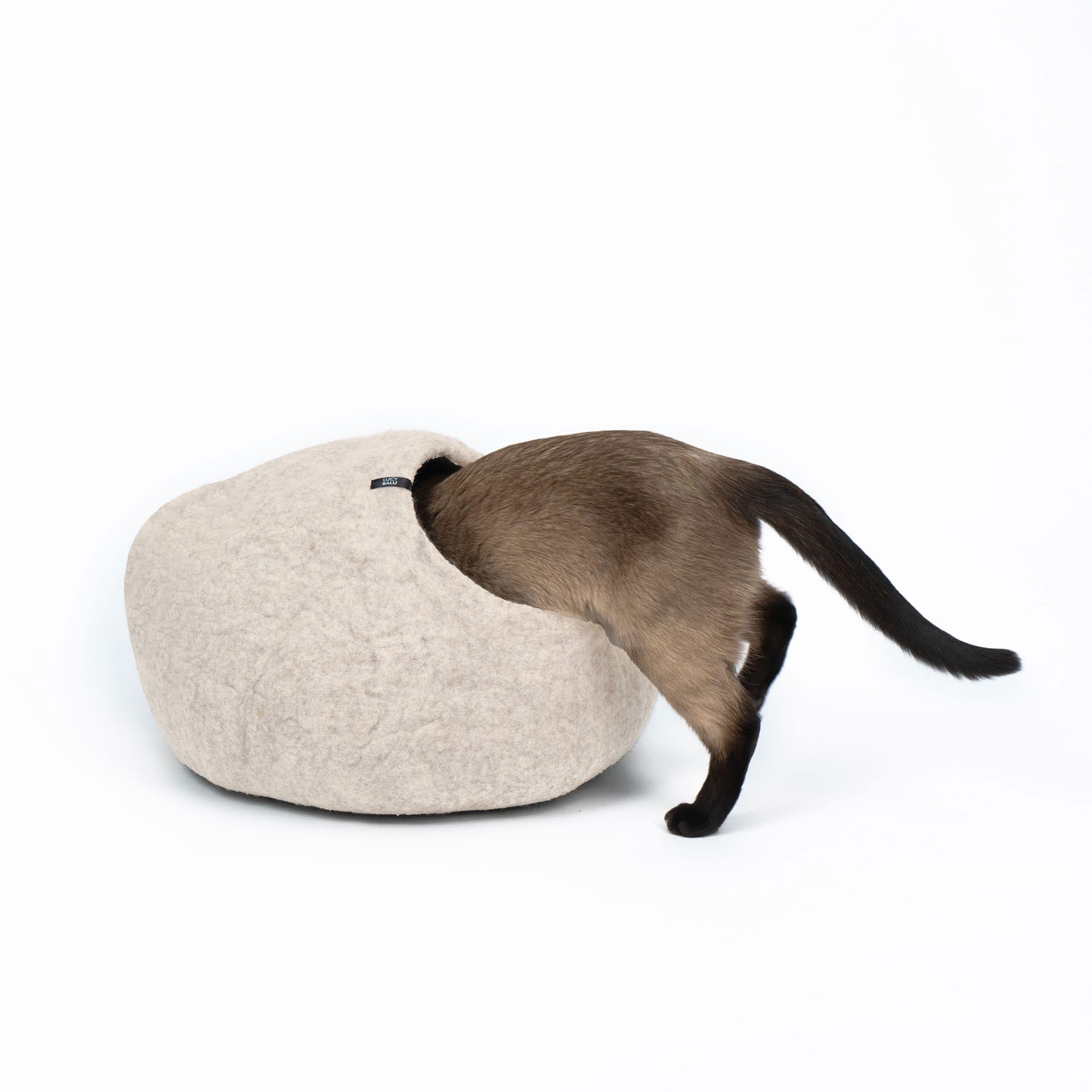 LucyBalu® Pebble Filzhöhle für Katzen I Katzenbett & Kuschelhöhle aus 100% Schurwolle I handgefertigt in Nepal I Naturstein-Optik, atmungsaktiv & geruchsneutral I Ø 45 cm I Hellgrau