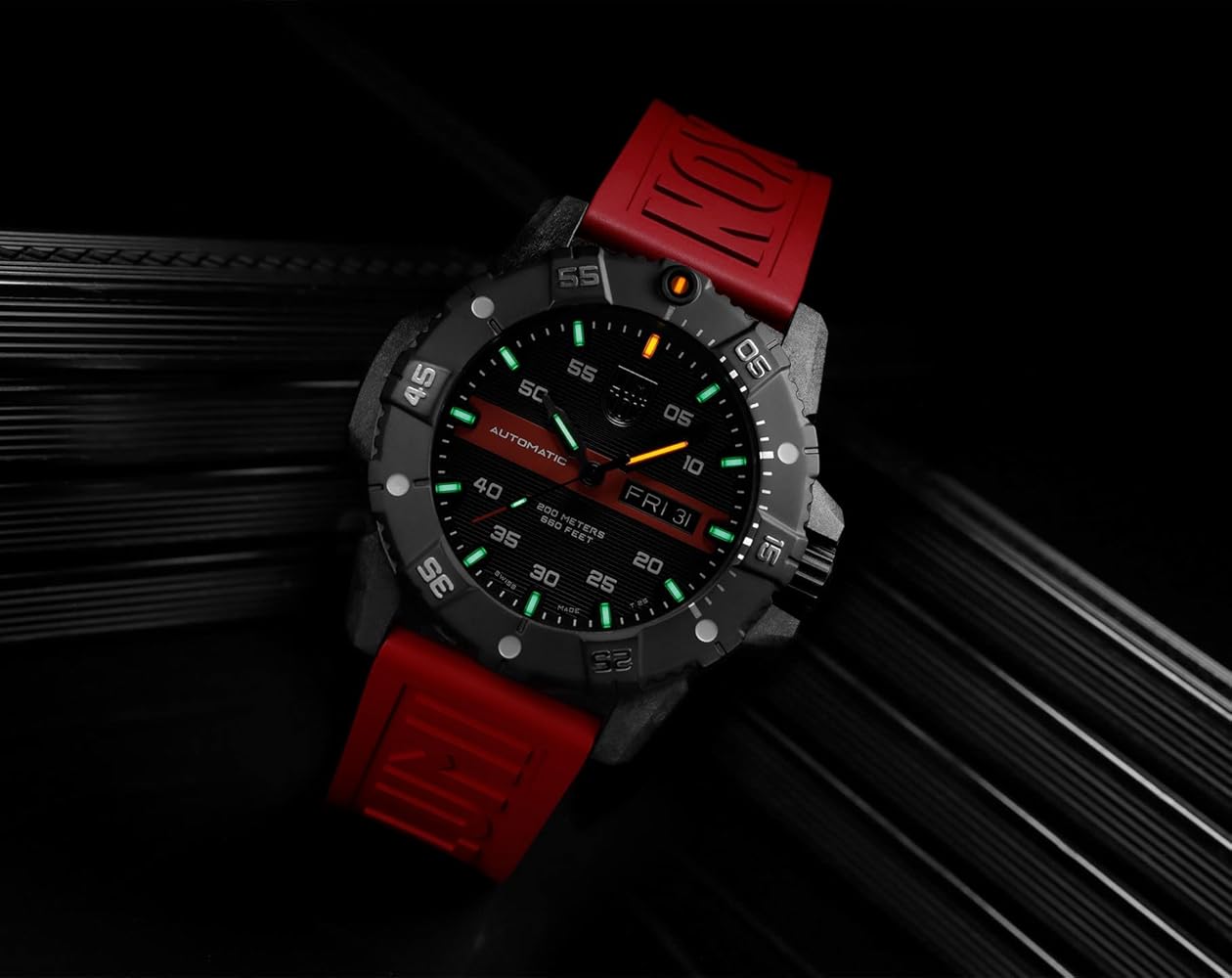 LUMINOX SWISS QUARTZ 200 METERS ブラック/レッド