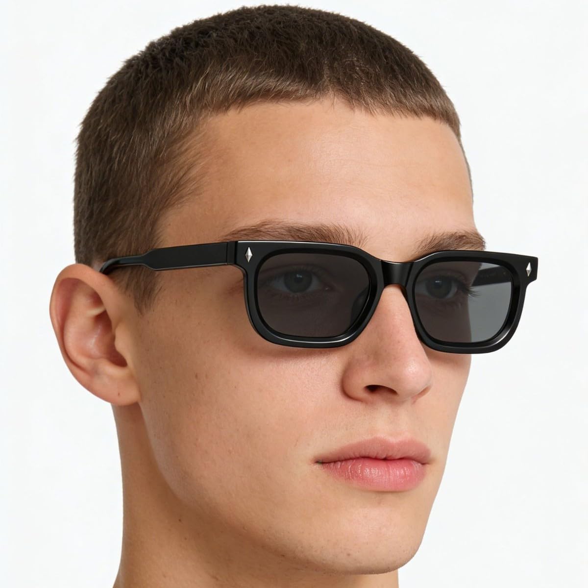Gafas de sol estilo punk vintage conduciendo