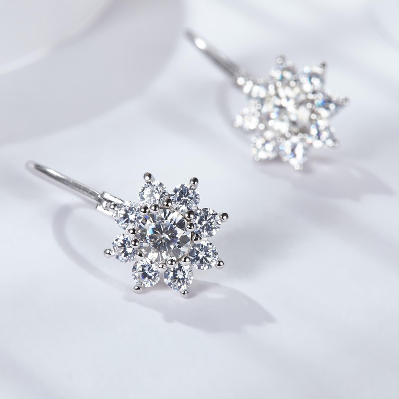 Aretes de Mujer de Oro Blanco 9 K / 14 K / 18 Kt, Flor con Moissanita de 0.5ct, Pendientes Boda Mujer Colgante Plata