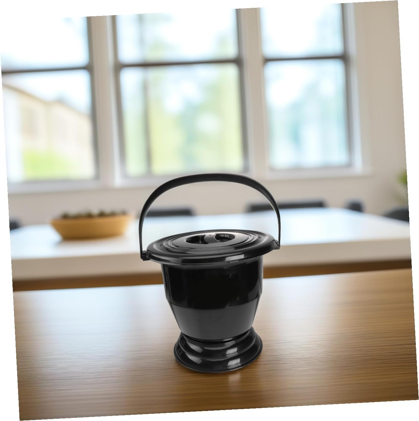 CALLARON 1pc Portable Plastic Bed Pan Handle Household Spittoon for Adults Elderly and Pregnant Women Easy to Carry Night Urine Pot Lid Black