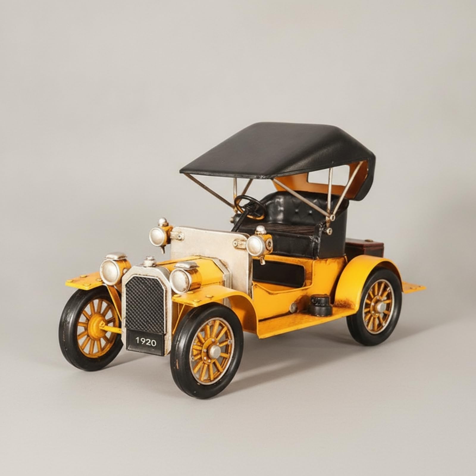 KESOTO Modello di Auto Traveling Anni '20 Vintage Modellino di Automobile con Finitura Invecchiata da Esposizione per Soggiorno, Ingresso, Mensola, Giallo
