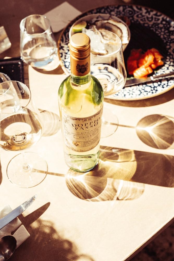 Doppio Passo Grillo Sicilia DOC CVCB Weißwein 12 x 0,75l VINELLO - 12 x Weinpaket inkl. kostenlosem VINELLO.weinausgießer
