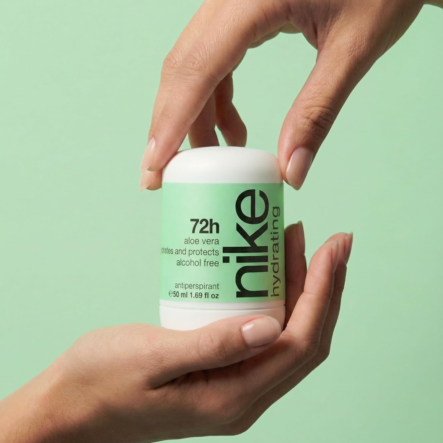 NIKE - Hydrating, Desodorante en Roll-On 50 ml, sin Perfume, Unisex, Antitranspirante, Protección Continua, hasta 72h de Eficacia Comprobada, sin Alcohol, Tecnología, Cuidado y Confort