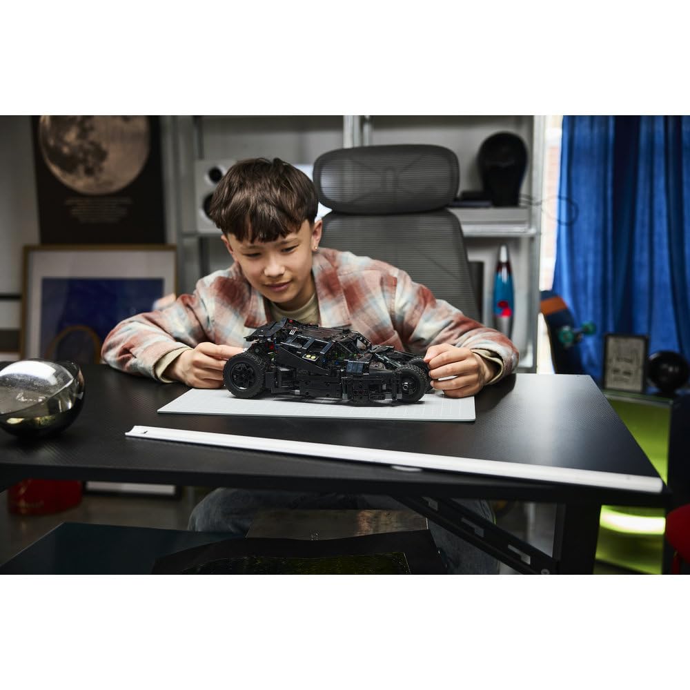 LEGO Technic Batmobile Tumbler 42239 | Model filmowego auta, klocki konstrukcyjne, prezent dla fana motoryzacji 12+, zdalne sterowanie, 719 elementów