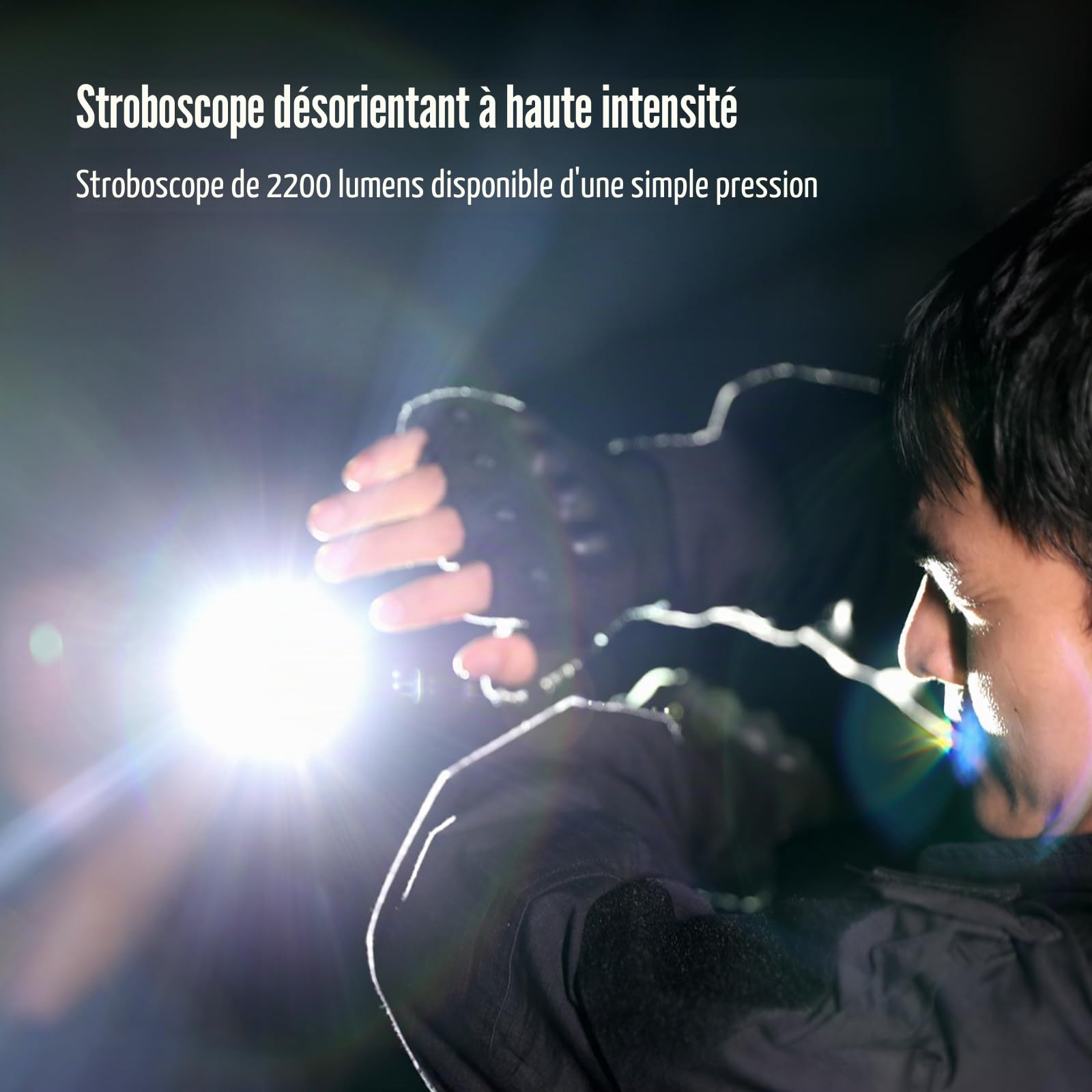 KLARUS FlatTac X1K Lampe torche tactique ultra-mince, 4200 lumens, puissante et compacte avec double interrupteur, écran OLED, étanchéité IPX6. Idéale pour les activités de plein air et le service.