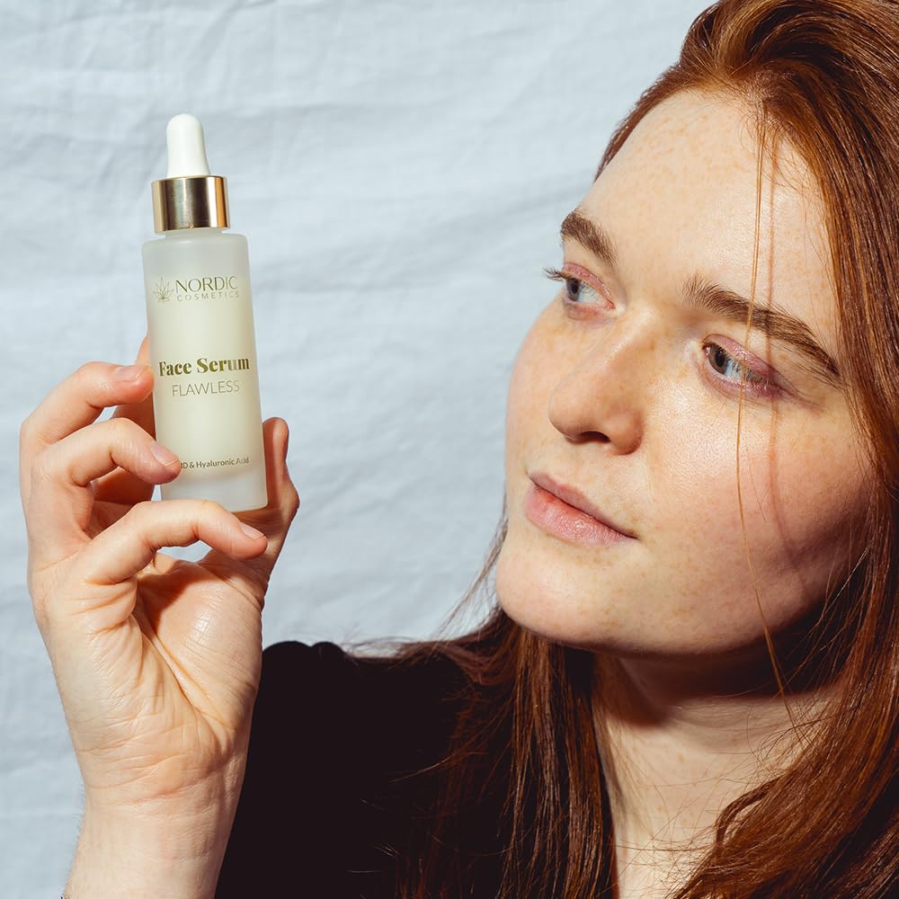 Veganes Gesichtsserum mit Hyaluronsäure für ein strahlendes Hautbild 30ml – Anti Aging Serum – Dermatologisch getestet mit Bestnote „SEHR GUT“ – Tierversuchsfreie Kosmetik – Nordic Cosmetic®