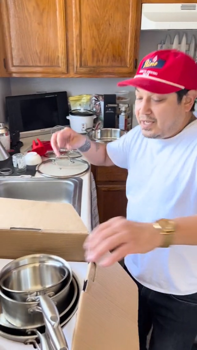 kitchen cookware set on Amazon Live