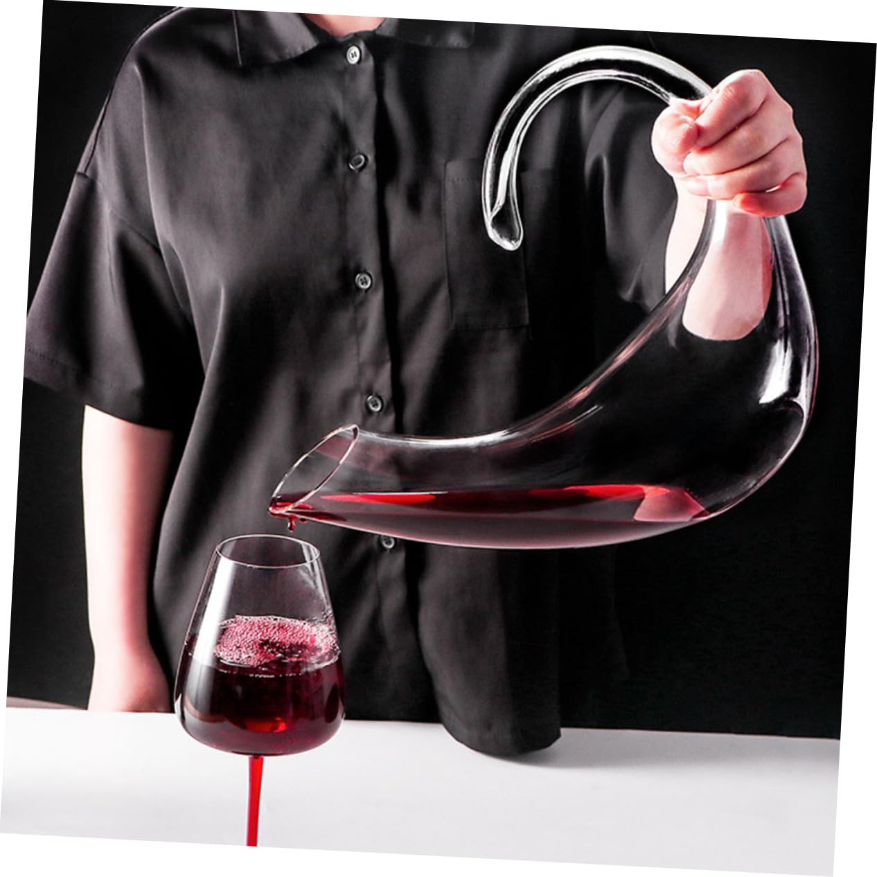 Happyyami Eleganter Weindekanter aus Glas mit Kreativem Design zur Geschmacksverbesserung Feine Verarbeitung und Praktischem Ausgießer für Stilvollen Hausgebrauch