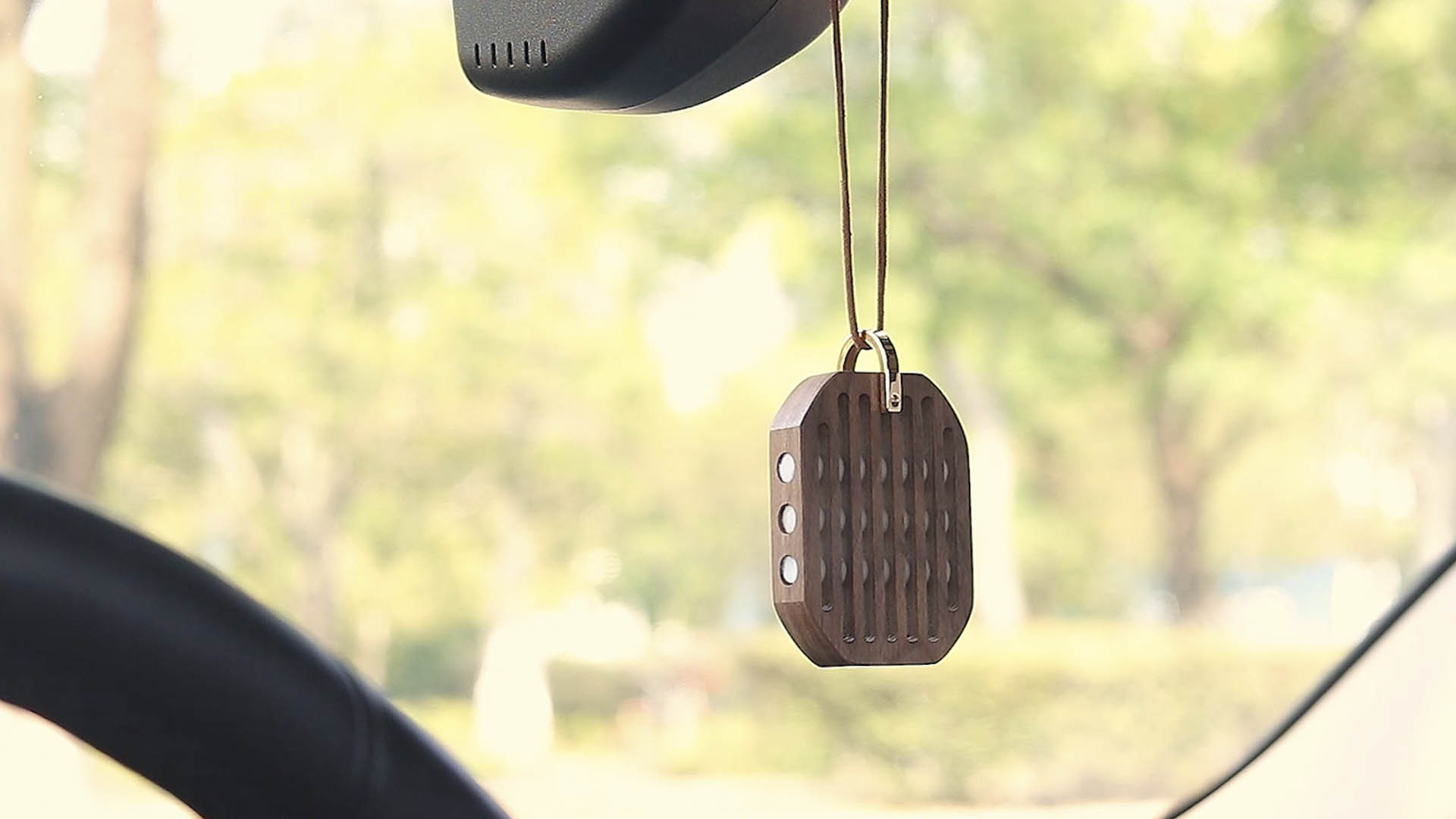 Amazon.co.jp: アロマディフューザー 天然ウッド使用 車用 消臭芳香剤