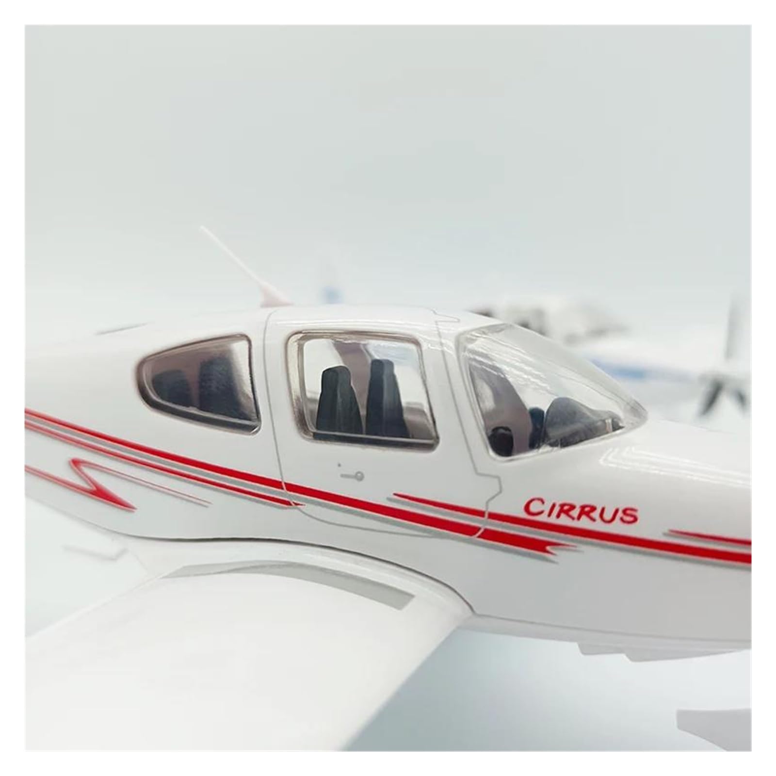 Amazon.co.jp: 飛行機模型飛行機おもちゃの飛行機模型 SR22 ビジュアル