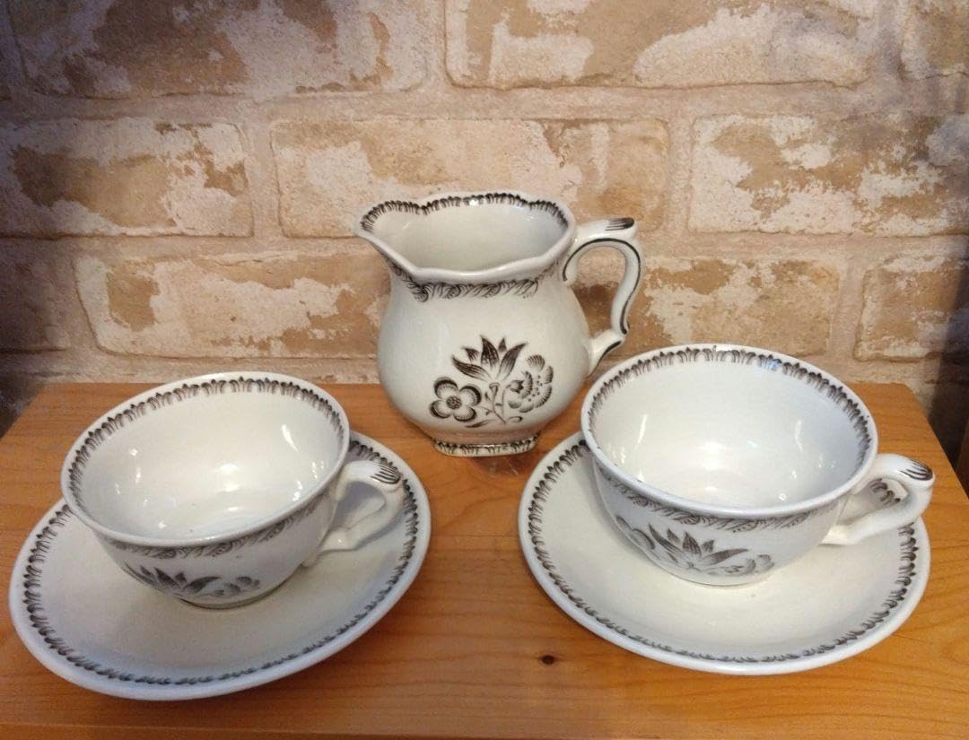 李朝白磁　鉄砂兎形硯滴　共箱　幅約9.5㎝　東Y7-0910⭐︎2Fトトヒ 李朝白磁 鉄砂兎形硯滴 共箱 幅約9.5㎝ 東Y7-