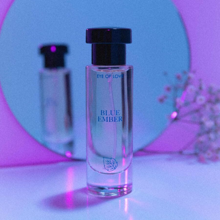 BLOOM Indica Blue Ember – Perfume de Feromonas para Hombre (30ml) | Fragancia Magnética de Larga Duración | Agua de Perfume Vegana con Notas de Cedro, Lavanda y Bergamota | Atracción y Confianza