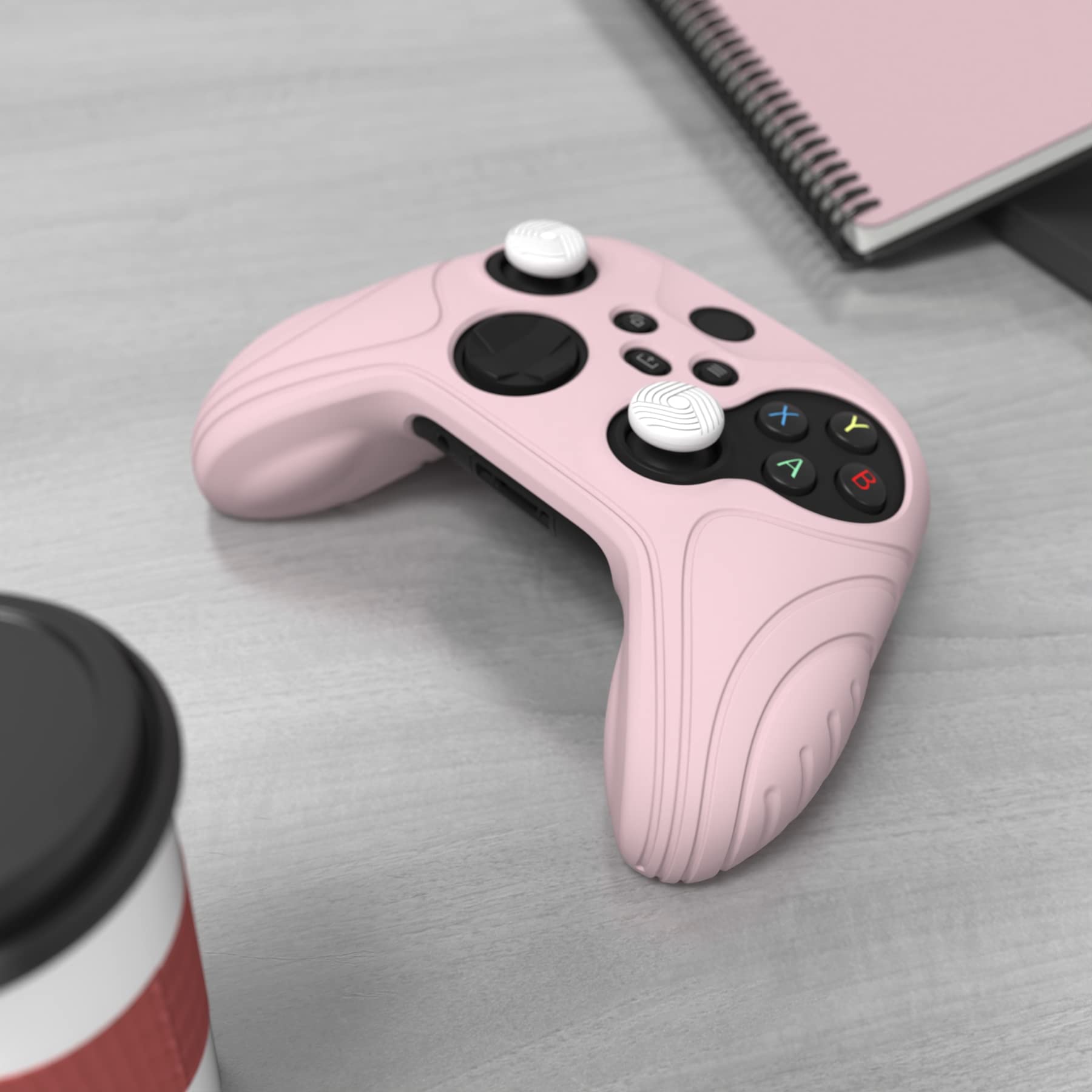 eXtremeRate PlayVital Funda de Silicona para Xbox Series X/S - Suave al Tacto, Antideslizante y Resistente, con 2 Tapas para Joysticks, Cubierta Protectora de Goma (Edición Samurai-Rosa Sakura) — view 5