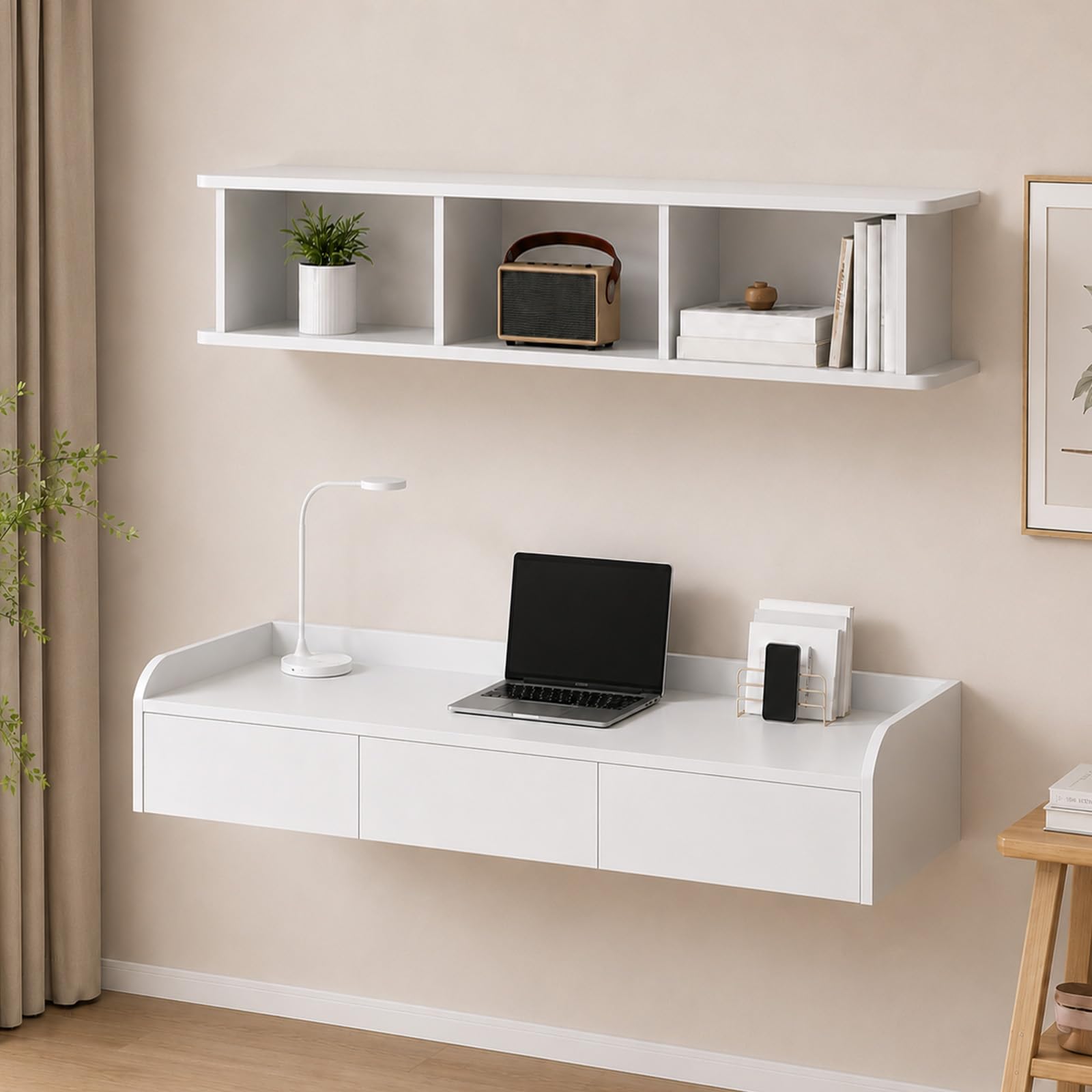 Bureau flottant de 140 cm avec étagères et bibliothèque Blanc | Design peu encombrant en bois Guardra à 3 côtés, capacité de 31,8 kg, idéal pour les chambres et les petits espaces
