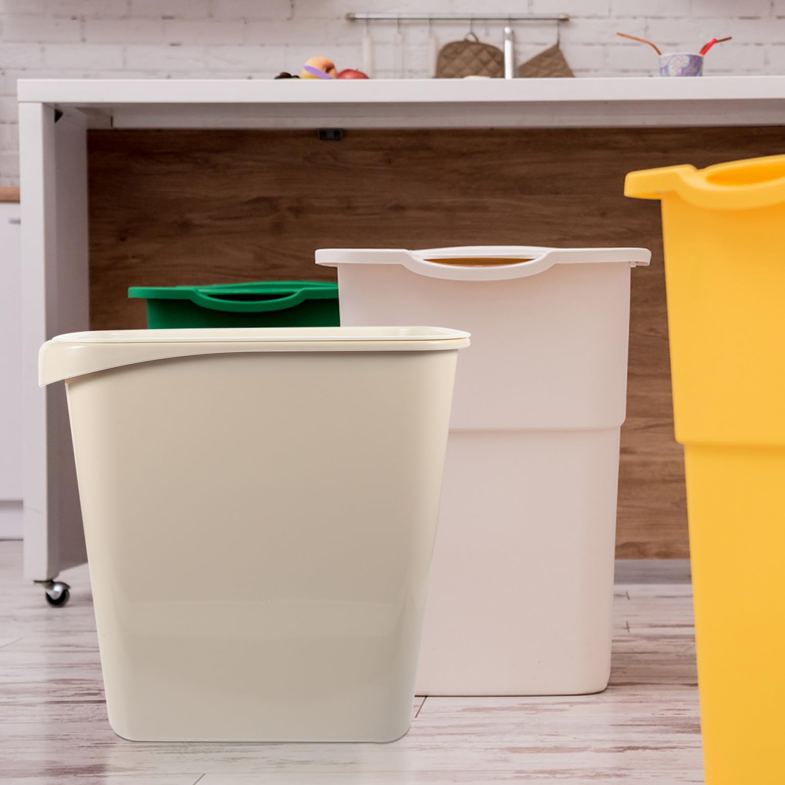 Bidone Portarifiuti Stretto in Plastica Beige per Uffici e Laboratori