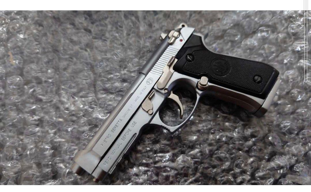 Amazon.co.jp: 精巧1/2サイズ ミニチュアモデルガン M92A1 シルバー