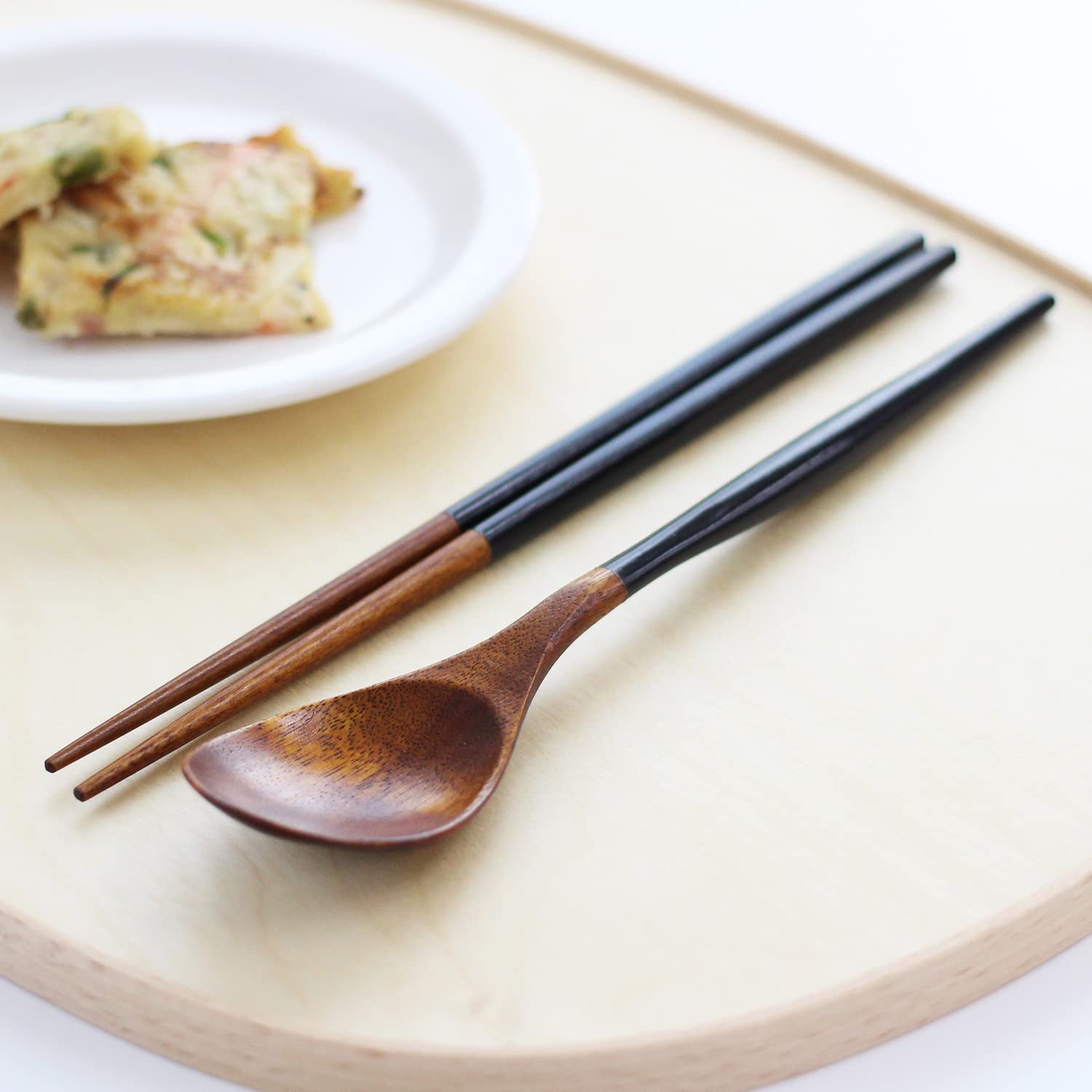 Chopsticks Reusable Korea traditional Spoon and Chopsticks Set, 2 Pair lacquer wooden Chopsticks Spoon (black)