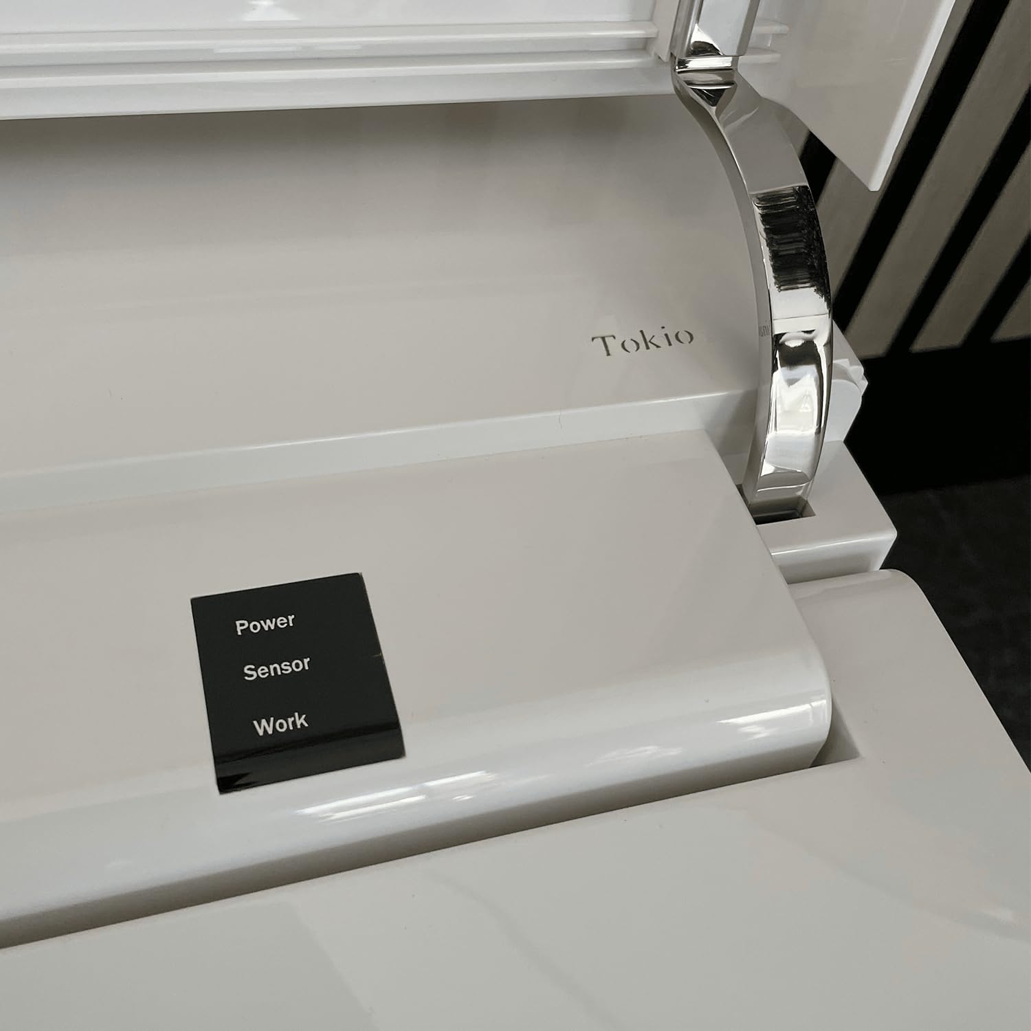 Inodoro Inteligente de Estilo Japonés Tokio | Temperatura asiento ajustable | Chorrito de agua | Mando a distancia | Descarga automática.
