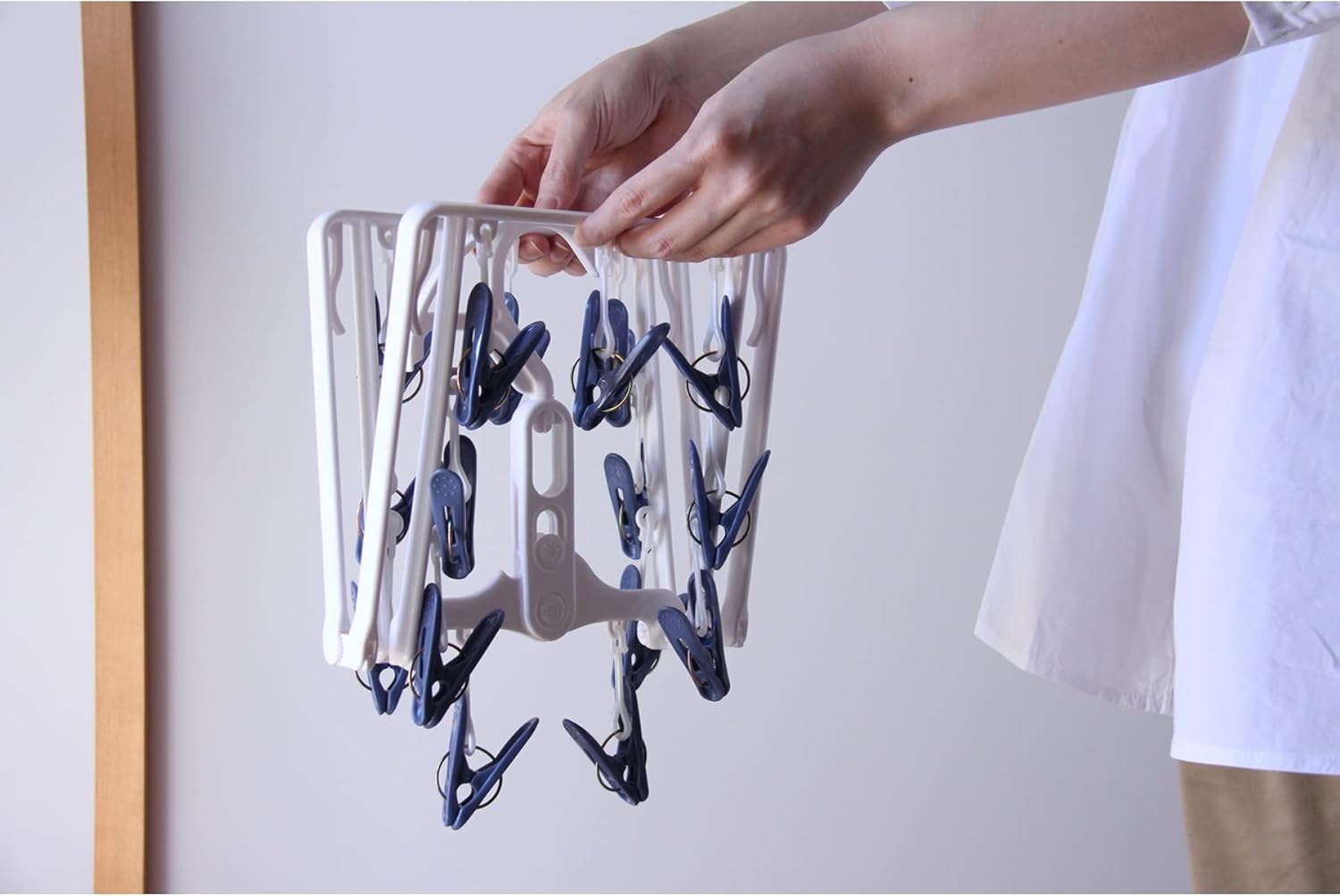 AISEN LK402 Mini Square Hanger, 16 Pinch, 1 Piece