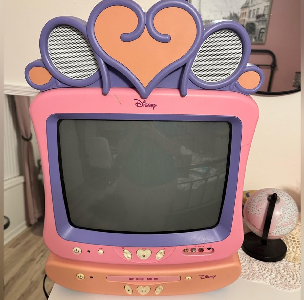 Disney ピンク CRTテレビ+DVDプレーヤー Amazon.com: Vintage Pink Princess TV & DVD Player : Electronics