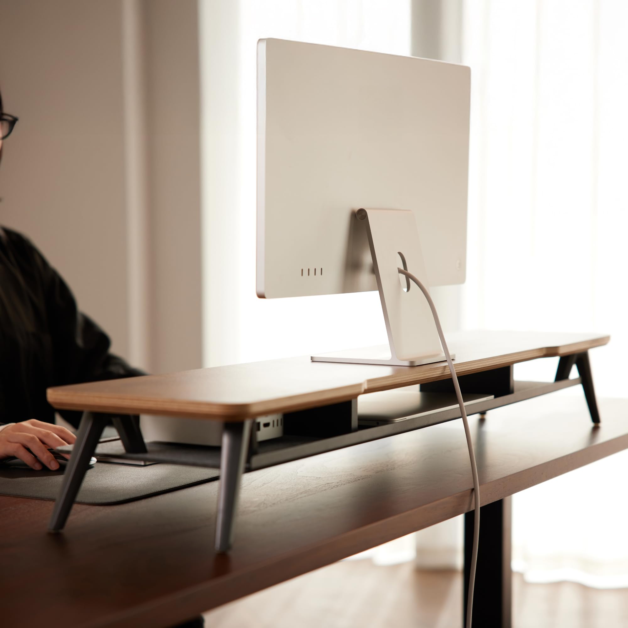 Fenge Monitorständer, 108cm, Mehrschicht-Massivholz, Laptop PC TV, Braun | 2 Geräte, Bis 45kg, Ablagefach für Telefon/Tablet/Stift, Kabel-Mgmt. Filz-bezogen, Alufüße, Bildschirm Schreibtisch Büro Home