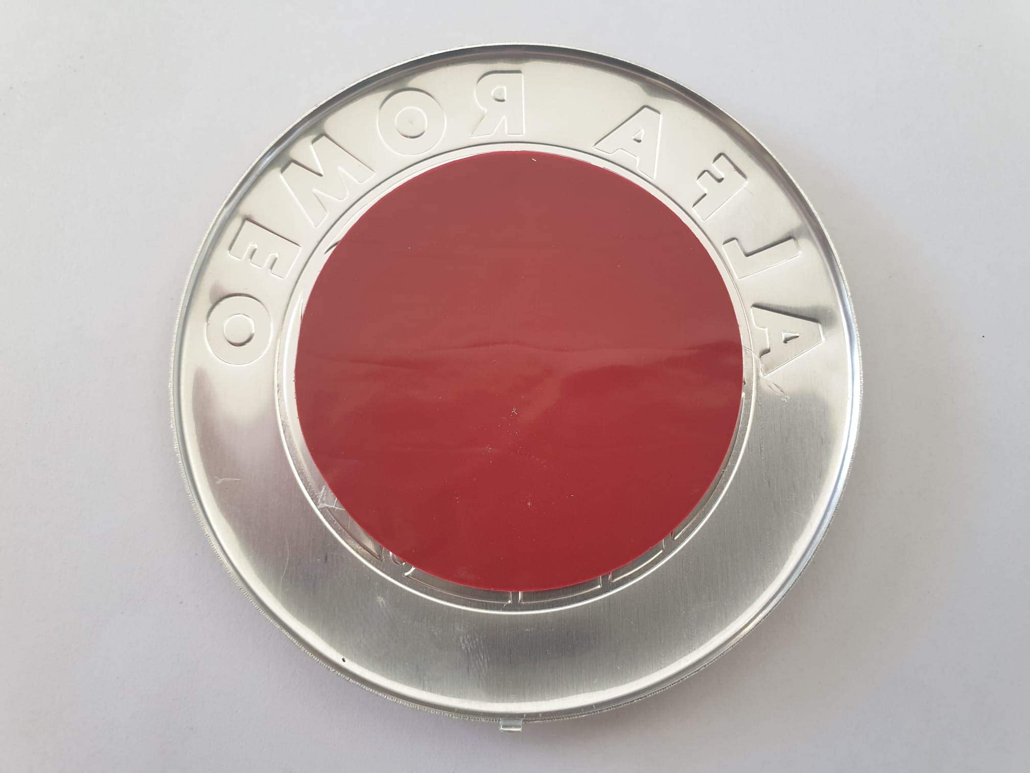 Stemma Originale Alfa Romeo Mito E 147 (2000-2004) – Diametro 74 Mm, Codice 46558973, Fissaggio Con Adesivo E Vite