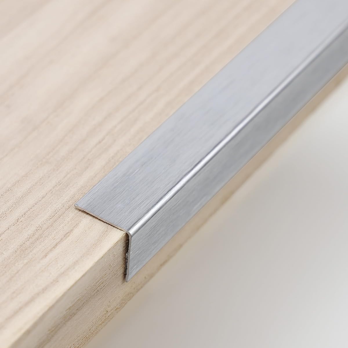 Trimold Protectores de esquina de moldura en L de aluminio plateado cepillado con ángulo de 90° para marco de puerta de pared, protección y decoración de zócalo de gabinete, 35.4 x 0.8 pulgadas (3 unidades)