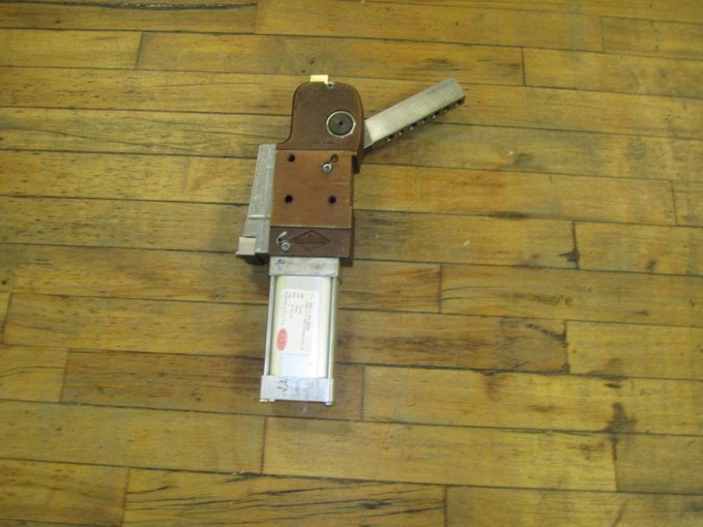 De-Sta-Co 82G5N-611002-20890A Clamp