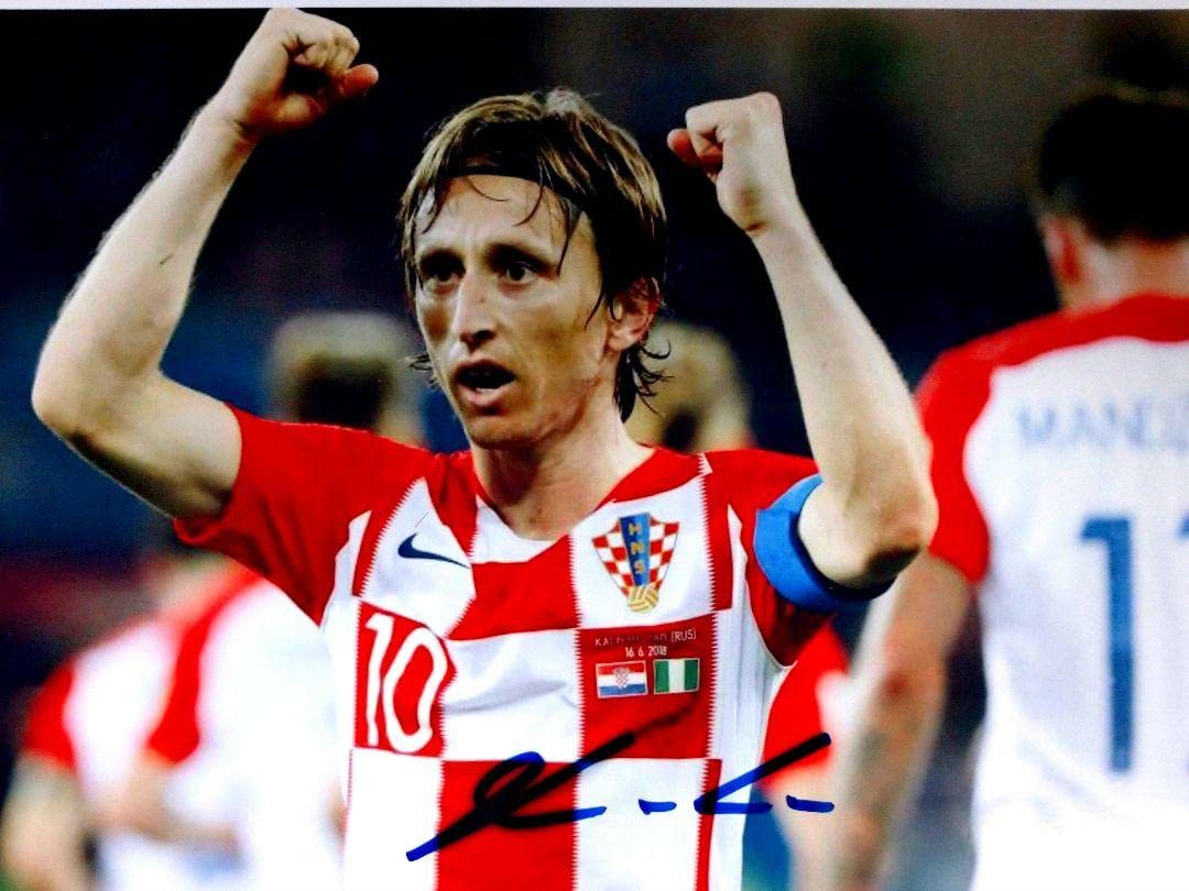 Amazon.co.jp: ルカモドリッチ直筆サイン入り超特大写真…Luka Modric