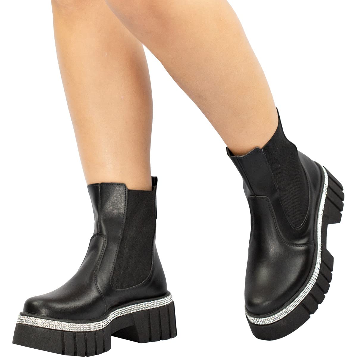 Bota Chelsea Feminina Coturno Tratorado Strass Plataforma em promoção! Veja a oferta e mais achadinhos de Botas 3 Hoje é o melhor dia para comprar Bota Chelsea Feminina Coturno Tratorado Strass Plataforma com aquele preço maroto! Promoção! Aproveite a oferta! 3