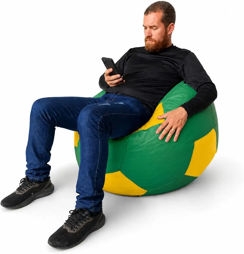 Puff Bola G Futebol Brasil Seleção Copa do Mundo Com Enchimento Couro Sintético Premium Branco e Preto 100cm Costura Reforçada, Confortável, Impermeável, Sala, Quarto, Gamer (Verde e Amarelo)