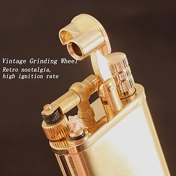 彫刻装飾の金属製アンティークボックスとライターとパイプセット 彫刻装飾の金属製アンティークボックスとライターとパイプセット