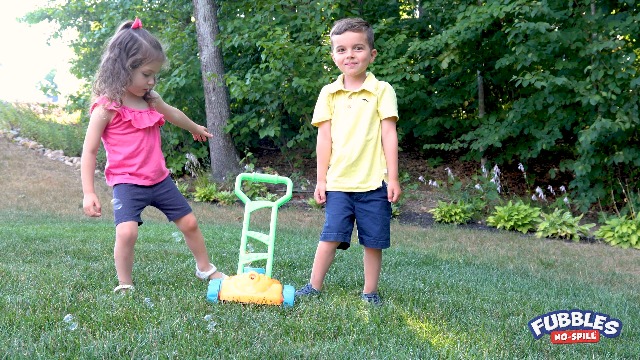 Amazon.com: Little Kids FUBBLES NO Spill Bubble Lawn Mower