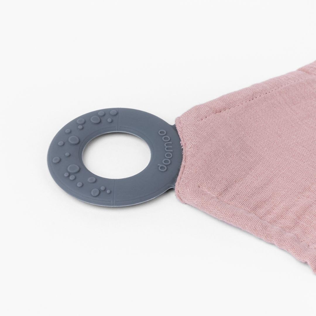 Doomoo Basics – Mom'n Play – Cape per allattamento Tetra Pink – Coperta per allattamento al seno con Teether– 100% cotone organico