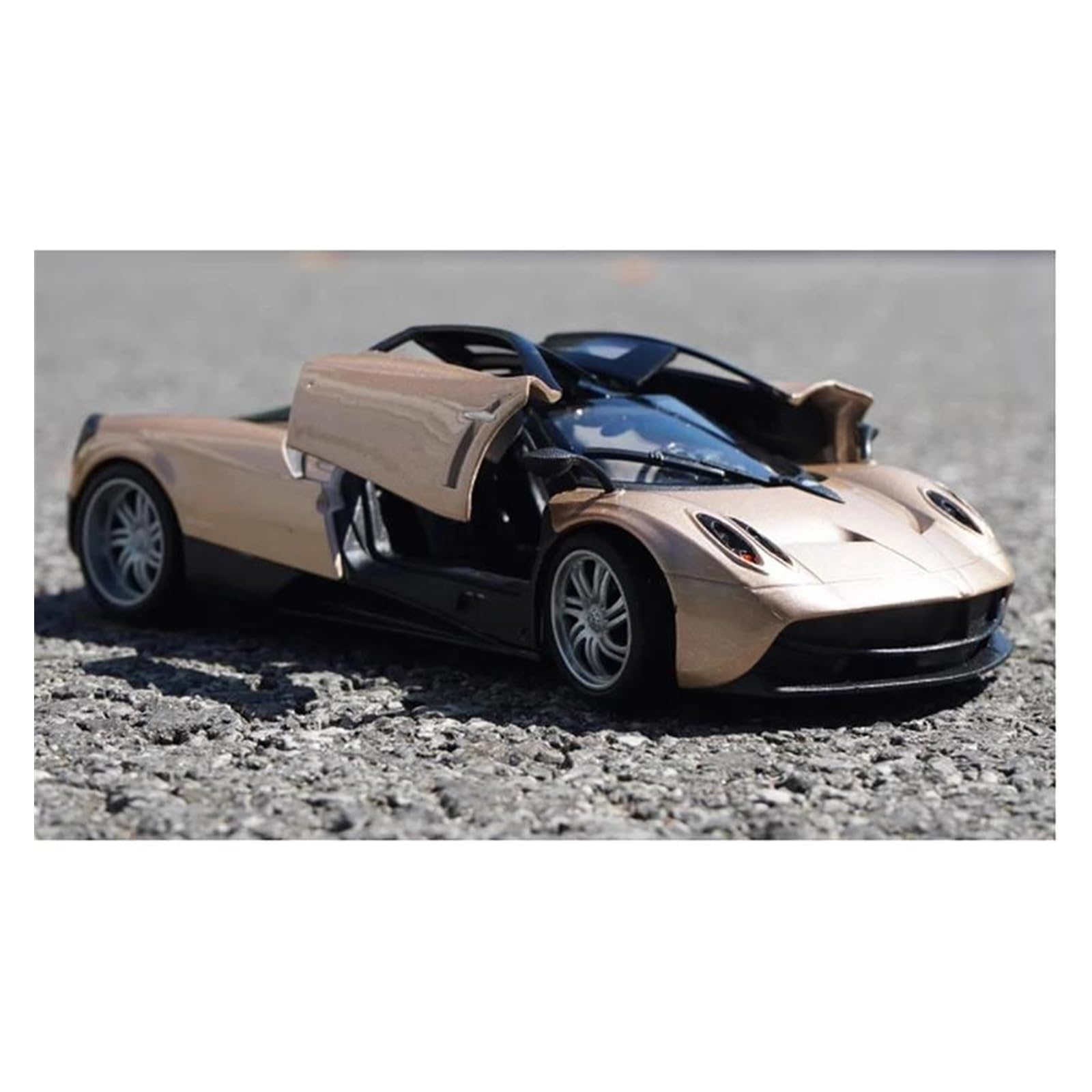 パガーニ・ウアイラ 1:24スケール ダイキャストモデルディスプレ 1/24 '16 パガーニ ウアイラ パチェットテンペスタ - AOSHIMA SCALE