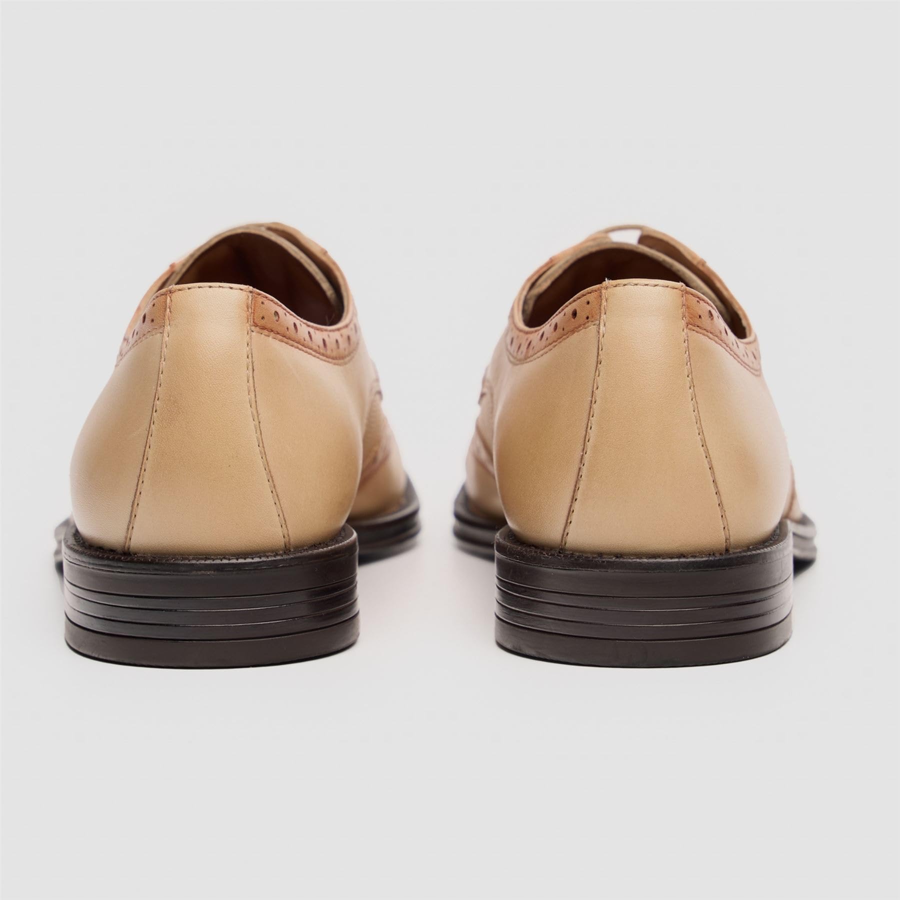 Scarpe eleganti da uomo in pelle brunita con punta ad ala color avorio