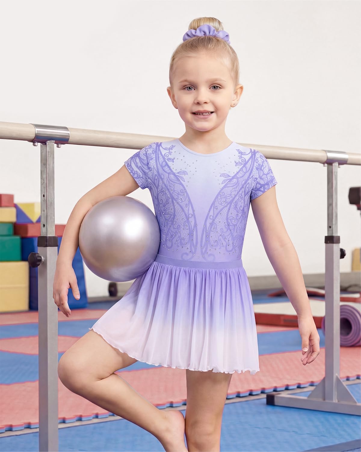 Gogokids Dziewczęcy trykot gimnastyczny ze spódnicą, strój gimnastyczny z krótkim rękawem z błyszczącymi kamieniami strasu i nadrukiem | 3-częściowy zestaw do tańca do baletu, jogi, występów |