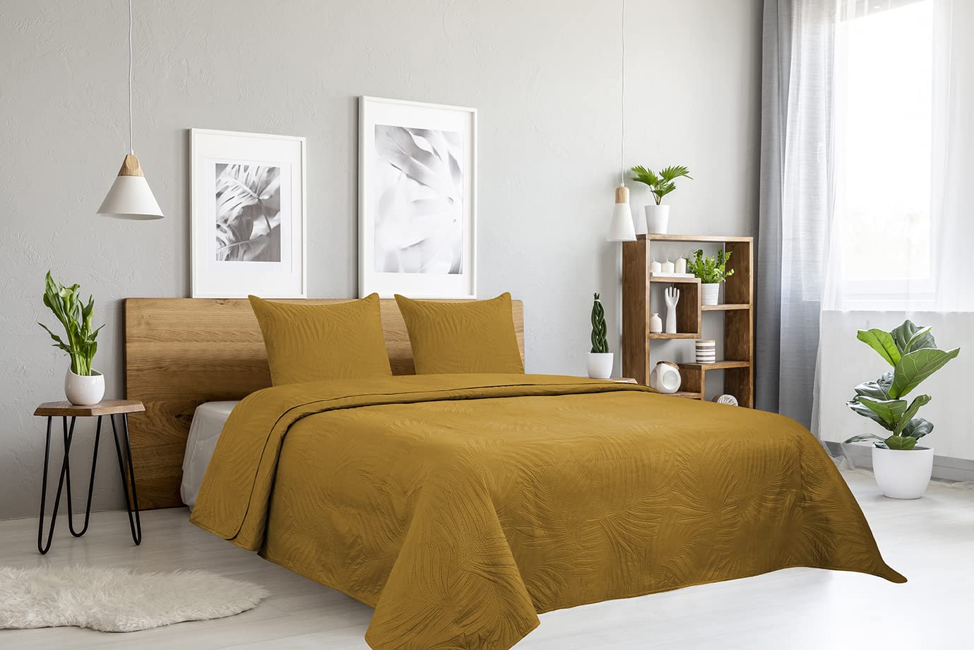 Autrefois Dessus de lit Jaune Safran Oasis - Couvre lit matelassé Doux et léger - Boutis uni 240x260 cm - 2 Places avec Deux taies 65x65cm - Motifs Feuilles de Palmier - Couverture Microfibre